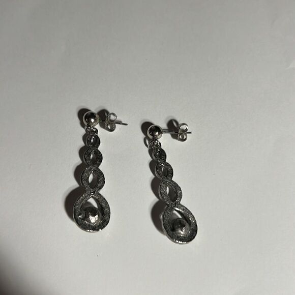 Avon vintage dangle silver tone rhinestone drop pierced earrings. - Picture 3 of 4